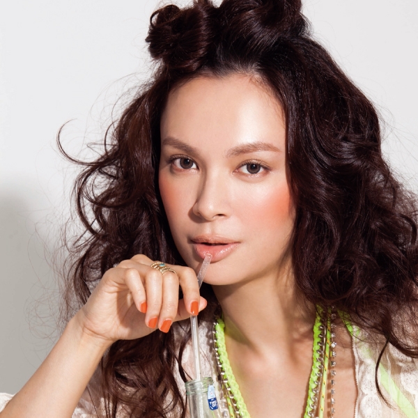 出油會讓粉體鬆動暗沉,一定要先處理油光和脫妝粉塊,才能補妝。