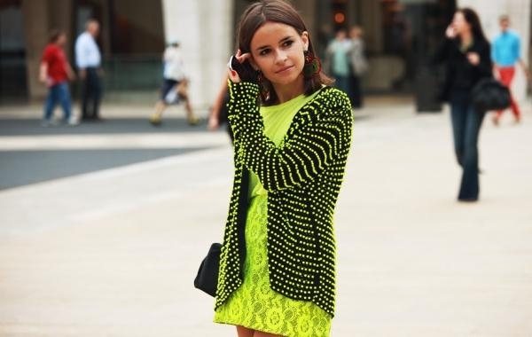 俄羅斯街拍之神Miroslava Duma整齊分線髮型突顯臉部輪廓。