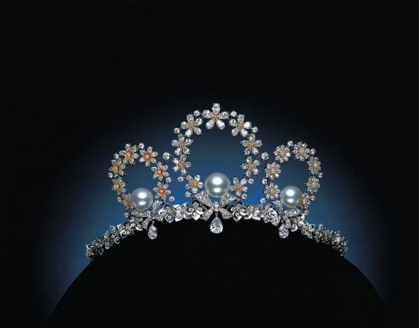 MIKIMOTO Tales of Flowers真珠鑽石皇冠
2007年日本舉辦第一屆皇冠博覽會,MIKIMOTO特別打造頂級真珠鑽石皇冠。