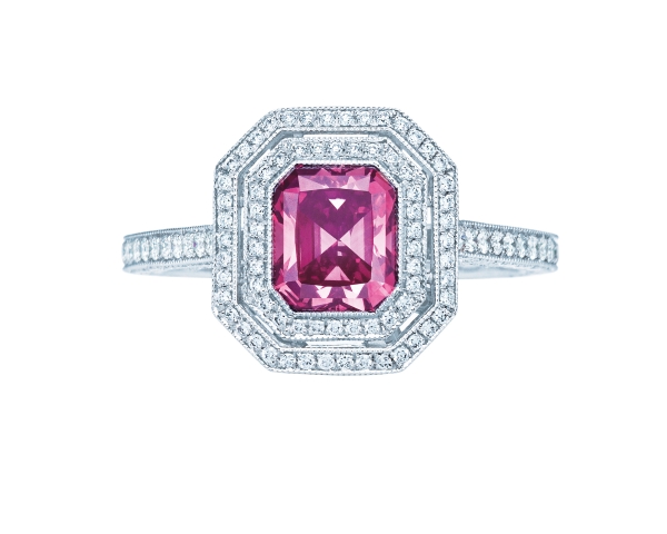Tiffany 1.14克拉粉紅鑽戒,參考價NT$14,725,000。