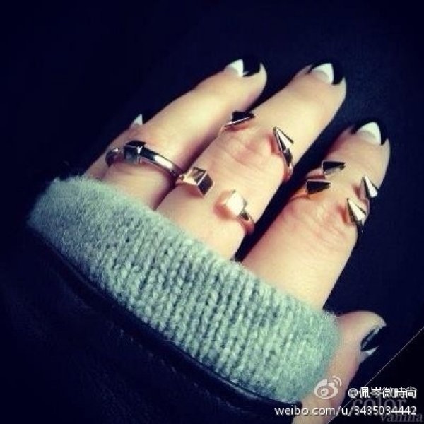 佩岑微時尚的微博照片。