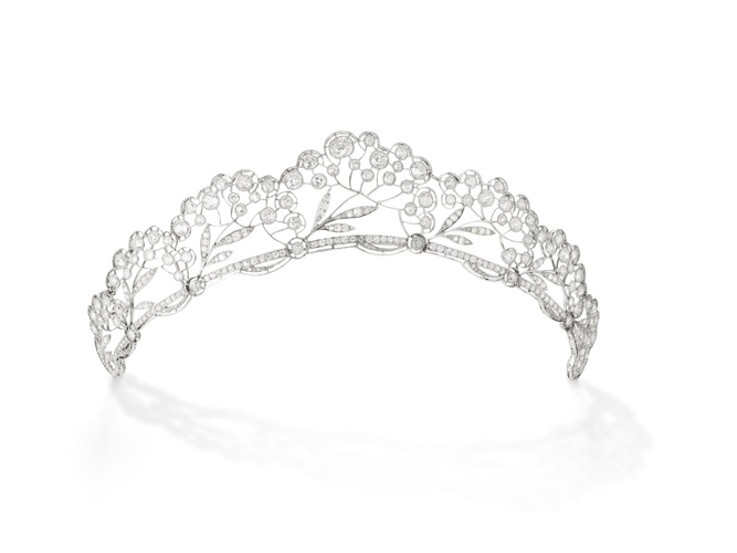 法國動畫電影《Ballerina》,向首家進駐芳登廣場的珠寶品牌Boucheron致敬,選用品牌歷代傑作中的頭冠,為電影女主角Félicie妝點造型,伴隨她向著夢想前進。