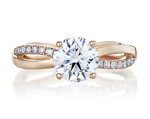 De Beers Infinity 玫瑰金鑽石戒指。