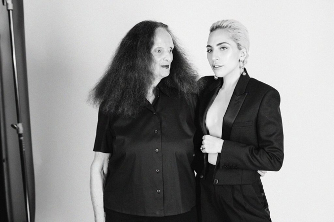Lady Gaga成Tiffany & Co. 珠寶廣告代言人。左為系列廣告執行者Grace Coddington。