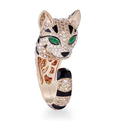 「Animaux」(動物)系列,Fuzzy 主鑲綠色碧璽豹貓雙頭造型戒指,2,140,000元。