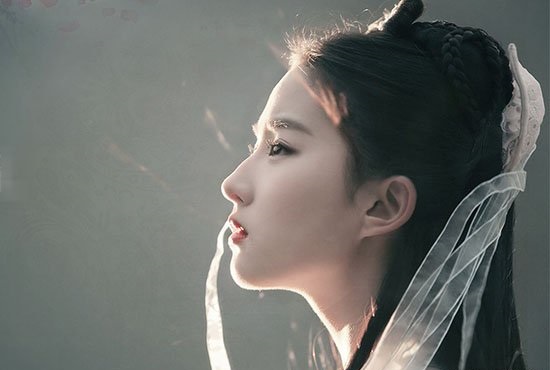 劉亦菲完全把小龍女的那種唯美感表現了出來~
