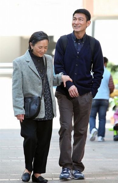 網路上幾乎找不到天王跟天王嫂的公開合照,只好拿電影劇照自己想像了……
