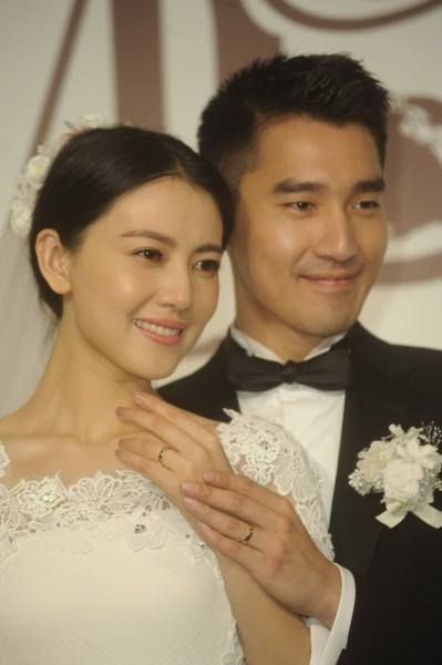 婚禮上的兩人真的很恩愛啊~!