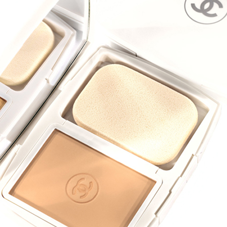 CHANEL珍珠光感超淨白防曬粉餅SPF25 / PA+++ 12g NTD$2,200