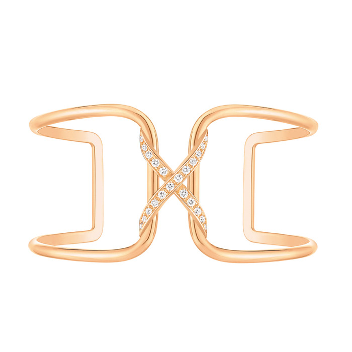 CHAUMET-情感的相遇
標誌性的「X」符號,代表情感的緊密交結
玫瑰金鑲鑽手環
電洽