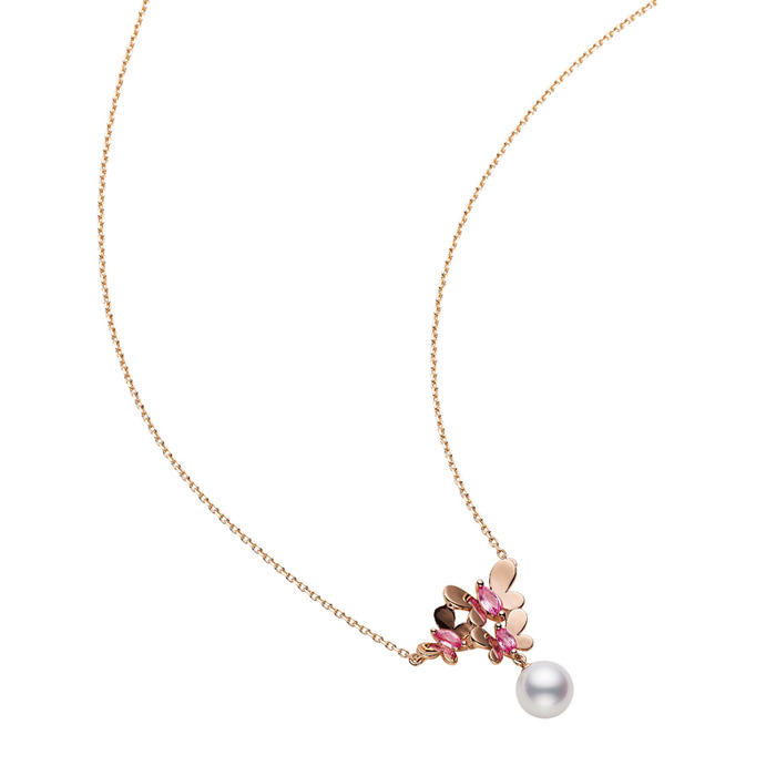 MIKIMOTO-蝶舞翩翩
床坐上秉持著過猶不及的觀念,相反地是以能磣脫女性的考量去構思作品
珍珠粉紅剛玉墜鍊,
40,000元